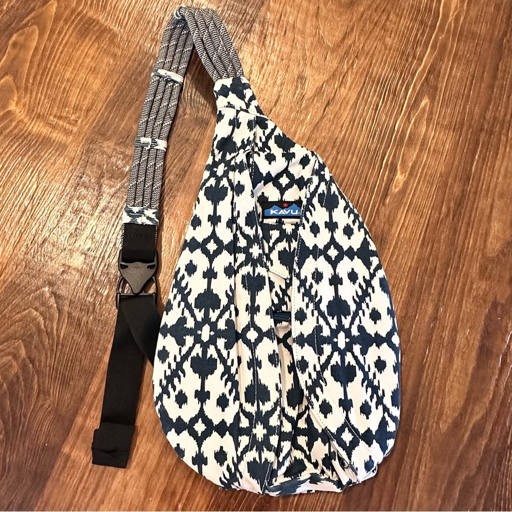 Kavu Canvas Rope Sling Bag Pack Deep Blue Cream Ikat Tribal Print Excellent!